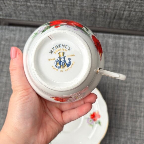 Regency Cup and Saucer Bone China Red Hibiscus Flower Gold Trim 3" Tall Tea Cup - Picture 3 of 9